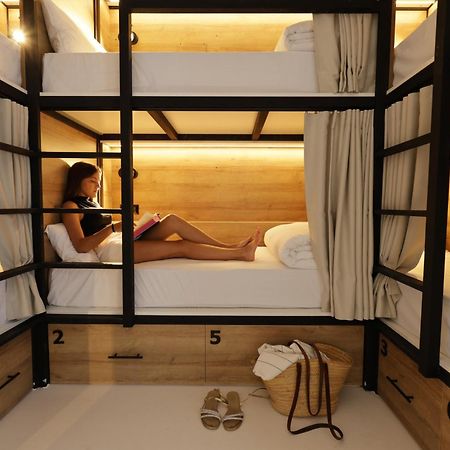 Black And White Hostel ปาลามอส ภายนอก รูปภาพ