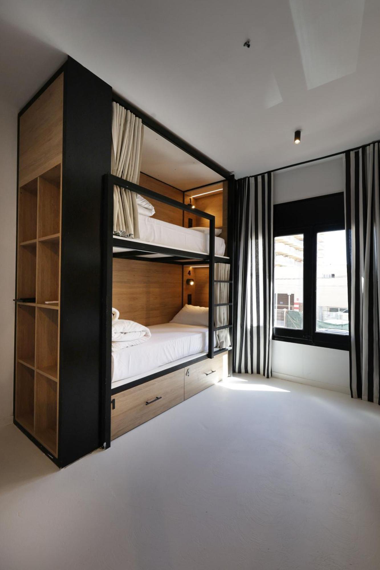 Black And White Hostel ปาลามอส ภายนอก รูปภาพ