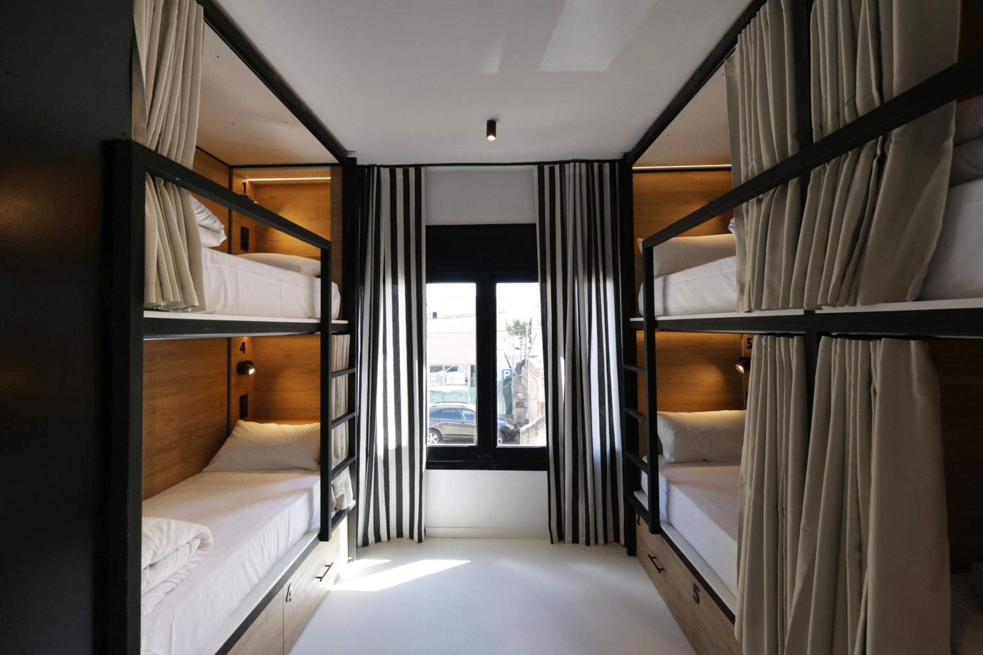 Black And White Hostel ปาลามอส ห้อง รูปภาพ
