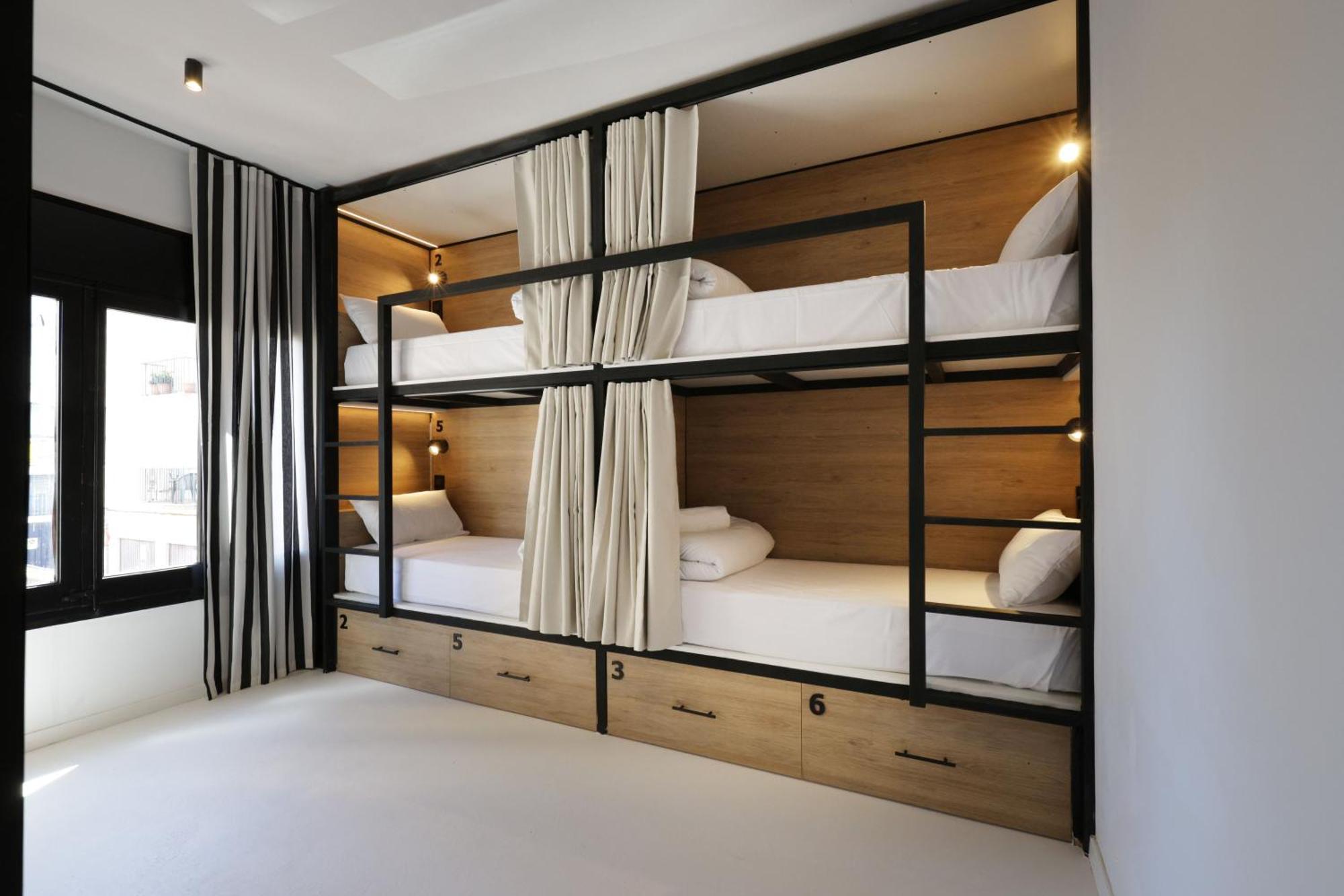 Black And White Hostel ปาลามอส ภายนอก รูปภาพ